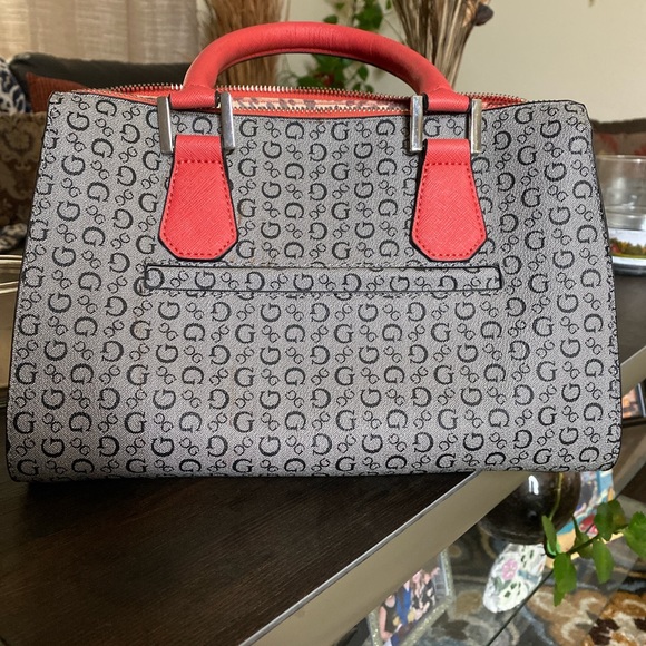 Guess Hand Bag - Picture 3 of 5